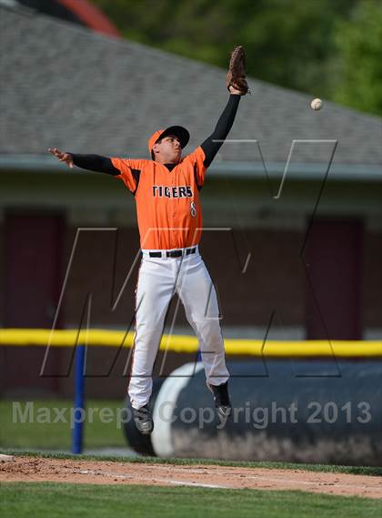 Thumbnail 2 in Notre Dame vs. Lyndonville (NYSPHSAA Section 5 Class DD Semifinal) photogallery.