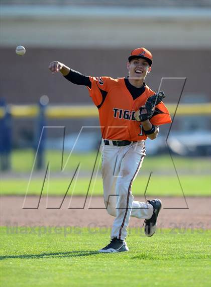 Thumbnail 1 in Notre Dame vs. Lyndonville (NYSPHSAA Section 5 Class DD Semifinal) photogallery.