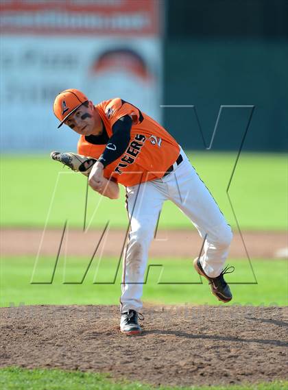 Thumbnail 2 in Notre Dame vs. Lyndonville (NYSPHSAA Section 5 Class DD Semifinal) photogallery.
