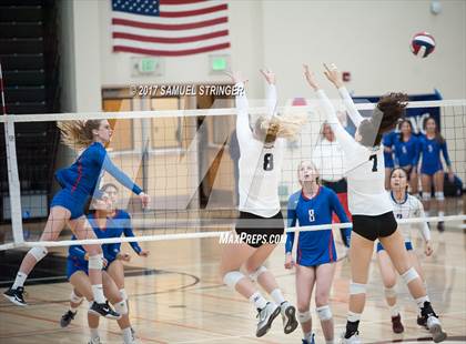 Thumbnail 3 in St. Ignatius vs. Archbishop Mitty (CIF CCS Open Division Final) photogallery.