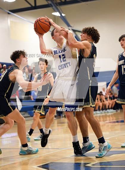 Thumbnail 2 in Soddy Daisy vs Bledsoe County (Battle At The Creek) photogallery.