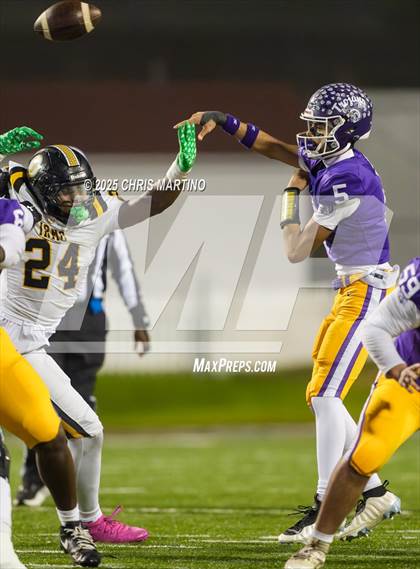 Thumbnail 2 in Irmo vs. Northwestern (SCHSL 5A Division 2 Final) photogallery.