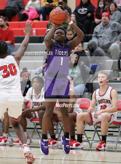 Thumbnail 2 in Pickerington Central @ Groveport-Madison photogallery.