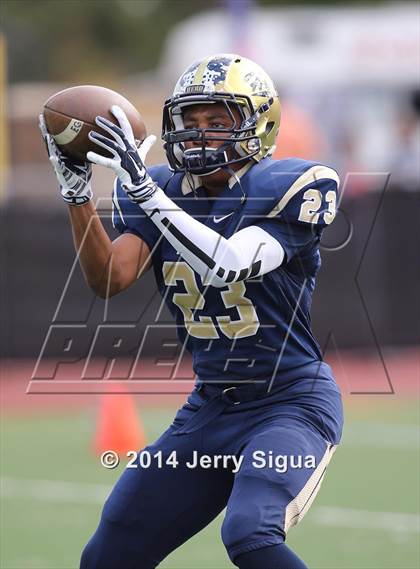Thumbnail 3 in Elk Grove vs. Damonte Ranch (2014 Honor Bowl - NorCal) photogallery.