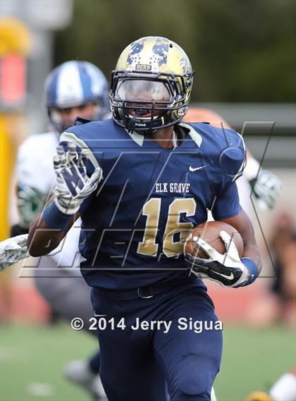 Thumbnail 2 in Elk Grove vs. Damonte Ranch (2014 Honor Bowl - NorCal) photogallery.