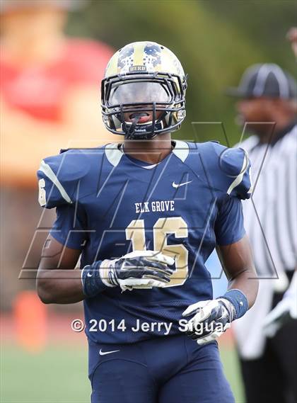 Thumbnail 3 in Elk Grove vs. Damonte Ranch (2014 Honor Bowl - NorCal) photogallery.