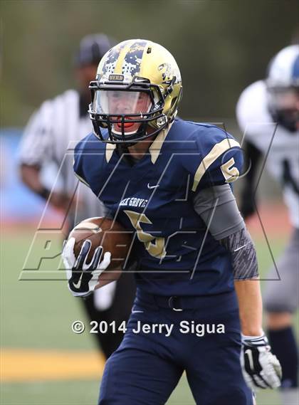 Thumbnail 2 in Elk Grove vs. Damonte Ranch (2014 Honor Bowl - NorCal) photogallery.