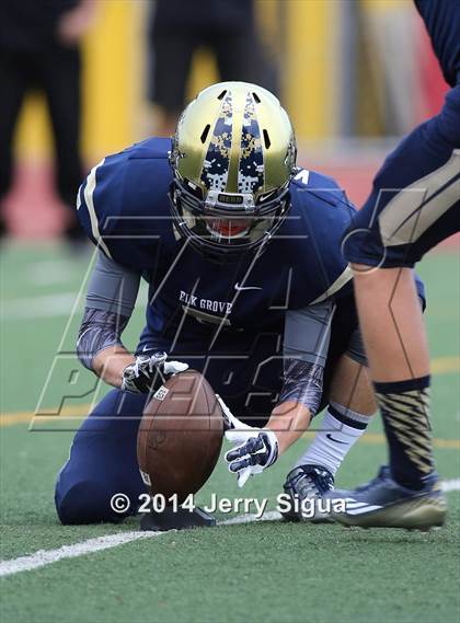Thumbnail 1 in Elk Grove vs. Damonte Ranch (2014 Honor Bowl - NorCal) photogallery.