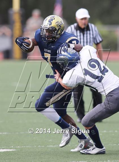 Thumbnail 3 in Elk Grove vs. Damonte Ranch (2014 Honor Bowl - NorCal) photogallery.
