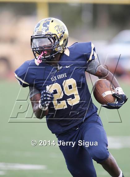 Thumbnail 1 in Elk Grove vs. Damonte Ranch (2014 Honor Bowl - NorCal) photogallery.