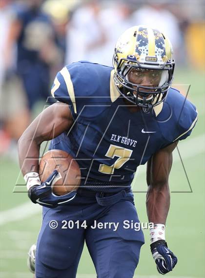 Thumbnail 3 in Elk Grove vs. Damonte Ranch (2014 Honor Bowl - NorCal) photogallery.