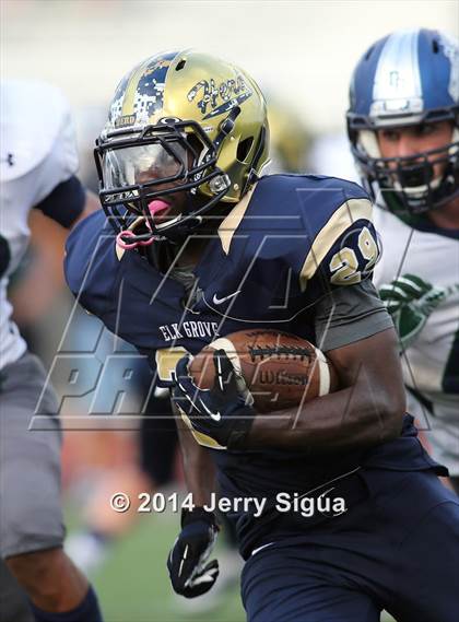 Thumbnail 2 in Elk Grove vs. Damonte Ranch (2014 Honor Bowl - NorCal) photogallery.
