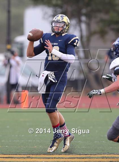 Thumbnail 2 in Elk Grove vs. Damonte Ranch (2014 Honor Bowl - NorCal) photogallery.