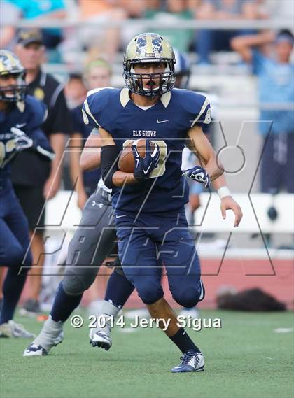 Thumbnail 3 in Elk Grove vs. Damonte Ranch (2014 Honor Bowl - NorCal) photogallery.