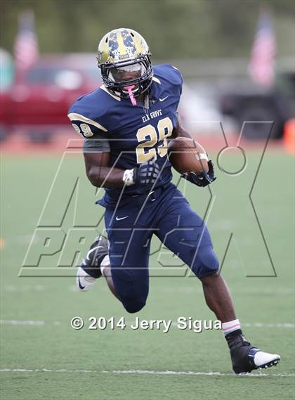 Thumbnail 3 in Elk Grove vs. Damonte Ranch (2014 Honor Bowl - NorCal) photogallery.