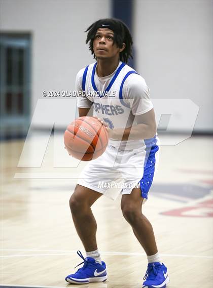 Thumbnail 3 in Grand Prairie vs. Rowlett (Denton Ryan Holiday Showcase) photogallery.