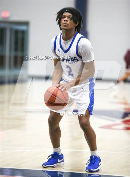 Thumbnail 2 in Grand Prairie vs. Rowlett (Denton Ryan Holiday Showcase) photogallery.