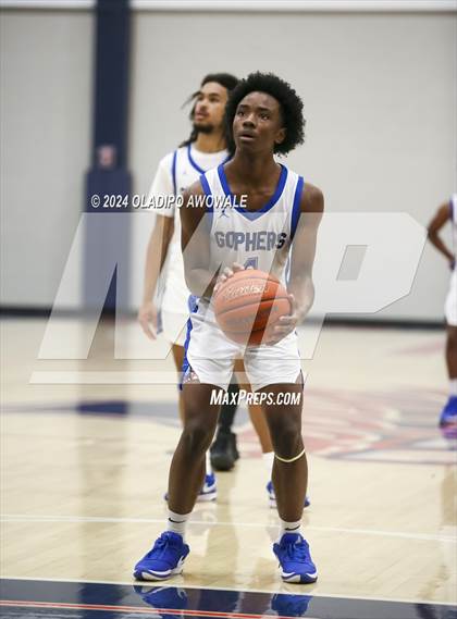 Thumbnail 2 in Grand Prairie vs. Rowlett (Denton Ryan Holiday Showcase) photogallery.