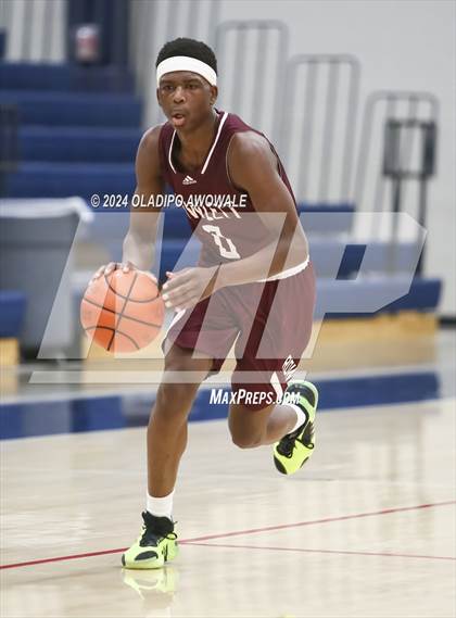 Thumbnail 2 in Grand Prairie vs. Rowlett (Denton Ryan Holiday Showcase) photogallery.