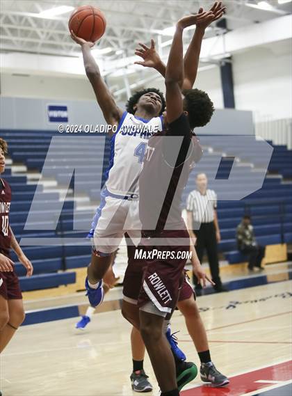 Thumbnail 1 in Grand Prairie vs. Rowlett (Denton Ryan Holiday Showcase) photogallery.
