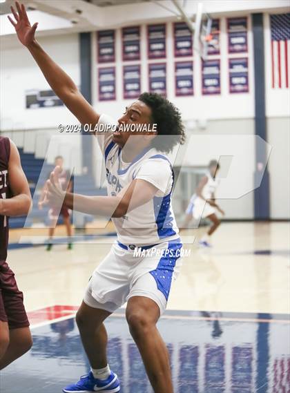 Thumbnail 3 in Grand Prairie vs. Rowlett (Denton Ryan Holiday Showcase) photogallery.