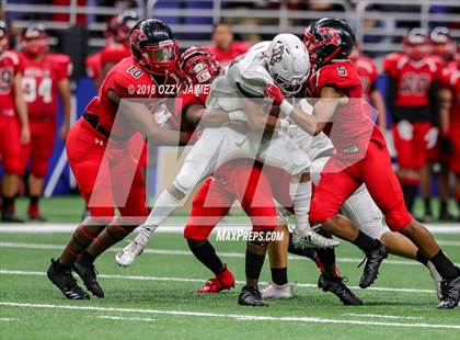 Thumbnail 2 in Flour Bluff vs. Wagner (UIL 5A Regional Playoff) photogallery.