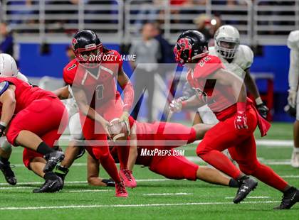 Thumbnail 2 in Flour Bluff vs. Wagner (UIL 5A Regional Playoff) photogallery.