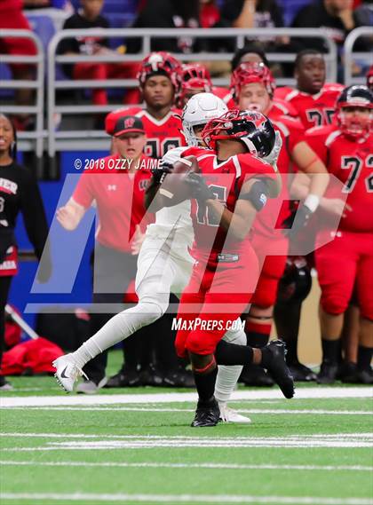 Thumbnail 1 in Flour Bluff vs. Wagner (UIL 5A Regional Playoff) photogallery.