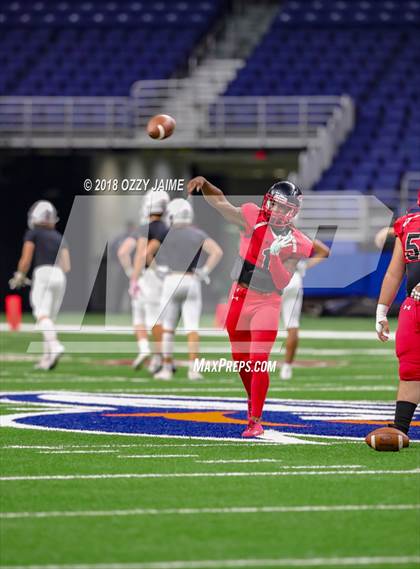 Thumbnail 1 in Flour Bluff vs. Wagner (UIL 5A Regional Playoff) photogallery.