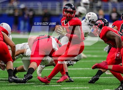 Thumbnail 2 in Flour Bluff vs. Wagner (UIL 5A Regional Playoff) photogallery.
