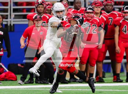 Thumbnail 3 in Flour Bluff vs. Wagner (UIL 5A Regional Playoff) photogallery.