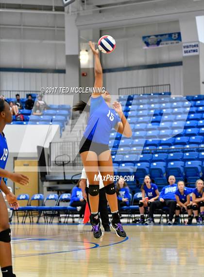 Thumbnail 3 in Fayetteville vs Bryant (AAA 7A 1st Round Playoff) photogallery.