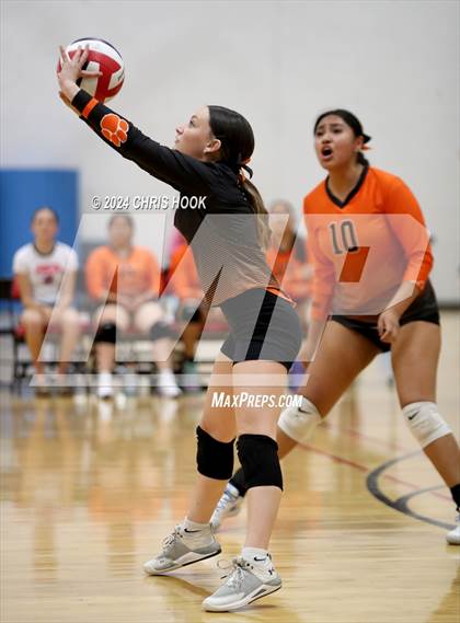 Thumbnail 3 in San Tan Foothills vs Globe (The Florence VB Invitational) photogallery.