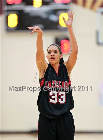 Thumbnail 2 in Antelope @ Whitney photogallery.