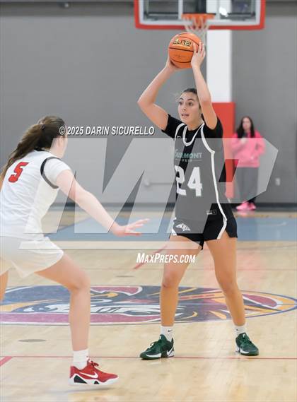 Thumbnail 3 in Fairmont Prep vs. Long Island Lutheran (Nike Tournament of Champions) photogallery.