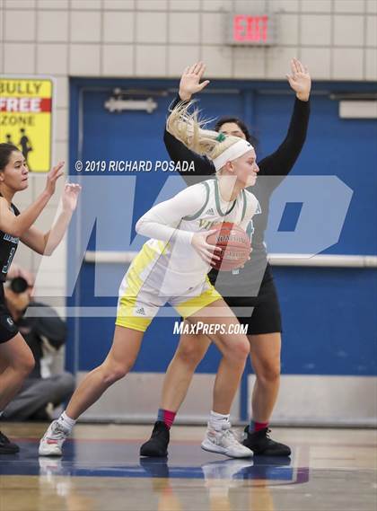 Thumbnail 3 in Mendota vs. Kingsburg (Selma Shoot-Out Tournament) photogallery.