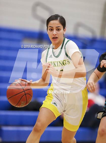 Thumbnail 1 in Mendota vs. Kingsburg (Selma Shoot-Out Tournament) photogallery.