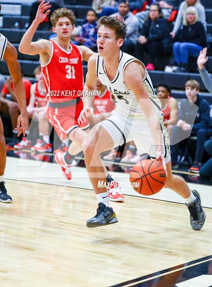 Thumbnail 2 in Crown Point vs Noblesville (Holiday Tournament) photogallery.
