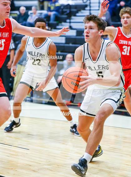 Thumbnail 3 in Crown Point vs Noblesville (Holiday Tournament) photogallery.