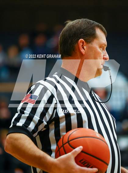 Thumbnail 1 in Crown Point vs Noblesville (Holiday Tournament) photogallery.