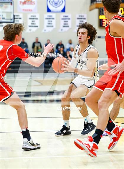 Thumbnail 3 in Crown Point vs Noblesville (Holiday Tournament) photogallery.