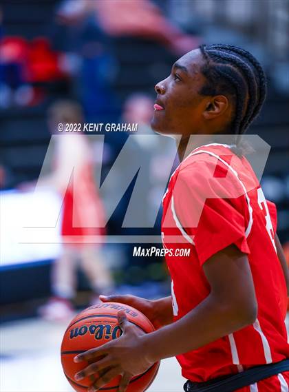 Thumbnail 1 in Crown Point vs Noblesville (Holiday Tournament) photogallery.