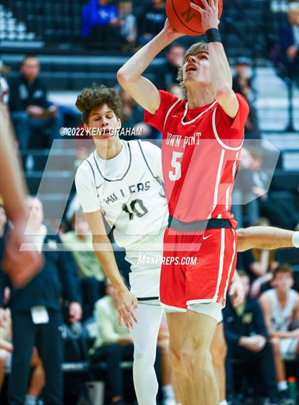 Thumbnail 3 in Crown Point vs Noblesville (Holiday Tournament) photogallery.