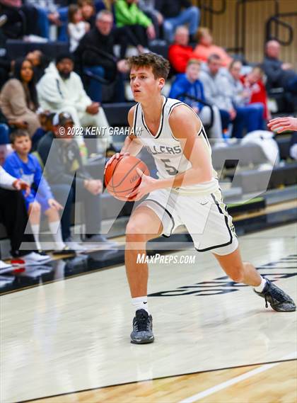 Thumbnail 1 in Crown Point vs Noblesville (Holiday Tournament) photogallery.