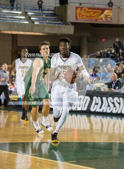 Thumbnail 2 in Timberline vs. Lincoln (WIAA 3A Quarterfinal)  photogallery.