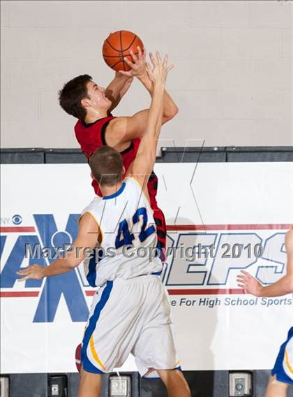 Thumbnail 3 in Bakersfield Christian vs Palm Desert (MaxPreps Holiday Classic) photogallery.