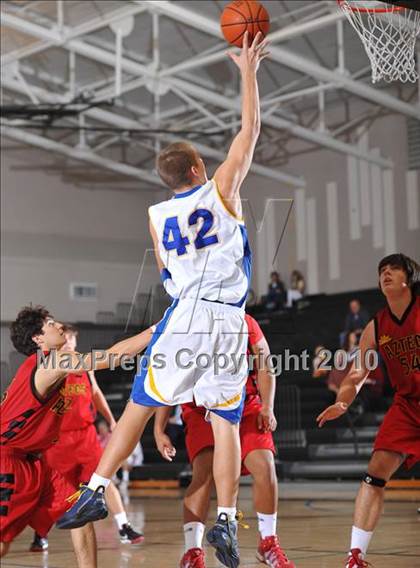 Thumbnail 1 in Bakersfield Christian vs Palm Desert (MaxPreps Holiday Classic) photogallery.