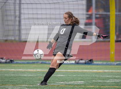 Thumbnail 3 in Camas vs. Tahoma (WIAA 4A District Playoff) photogallery.
