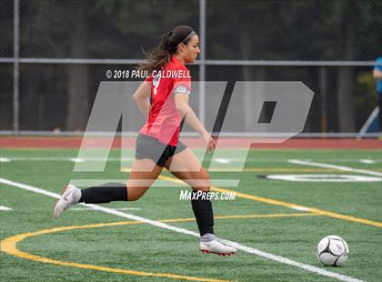 Thumbnail 3 in Camas vs. Tahoma (WIAA 4A District Playoff) photogallery.