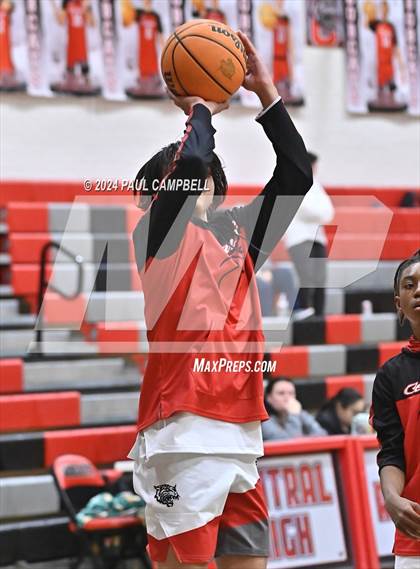 Thumbnail 2 in Camelback vs Central (Phoenix Union Coyote Classic) photogallery.